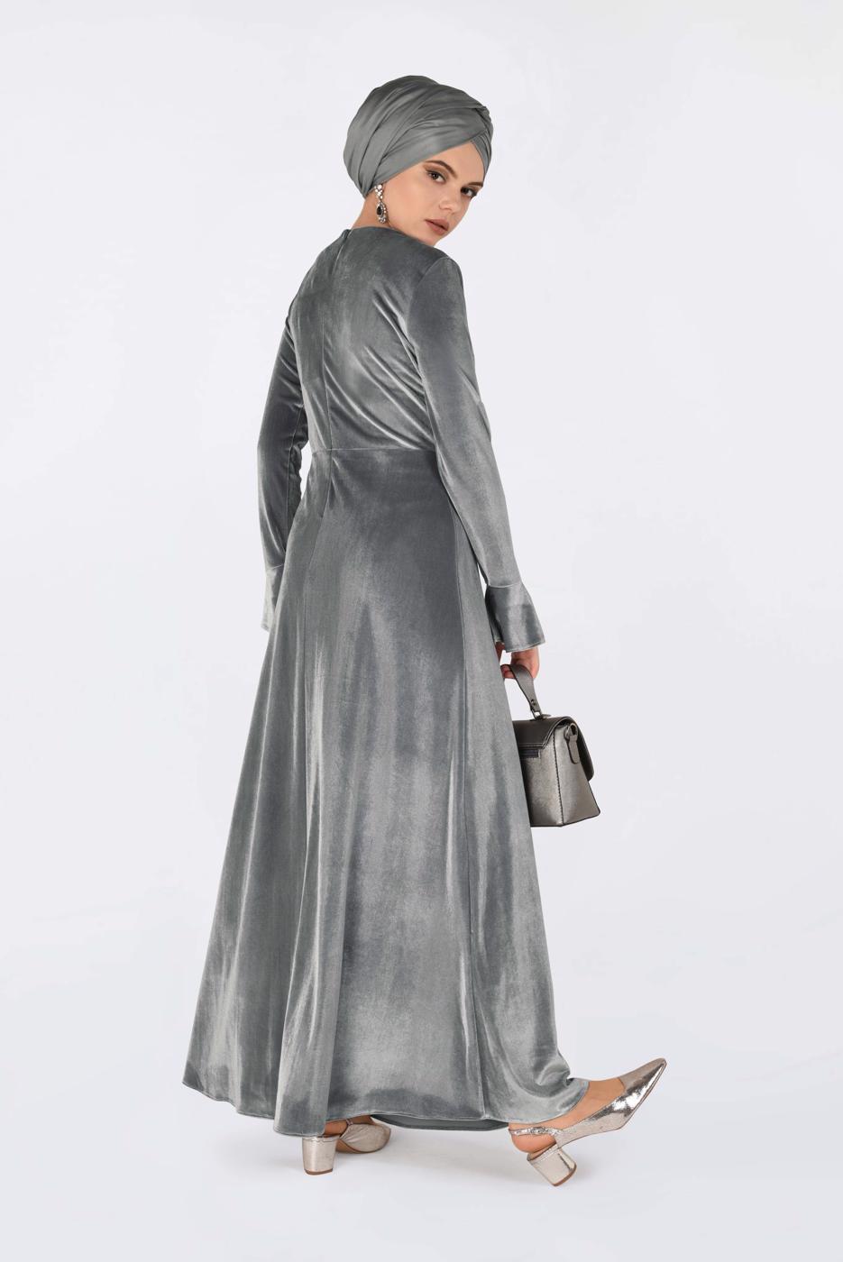 Tesettür giyim GÜMÜŞ ÖNÜ İŞLEMELİ KADİFE ELBİSE 4781 