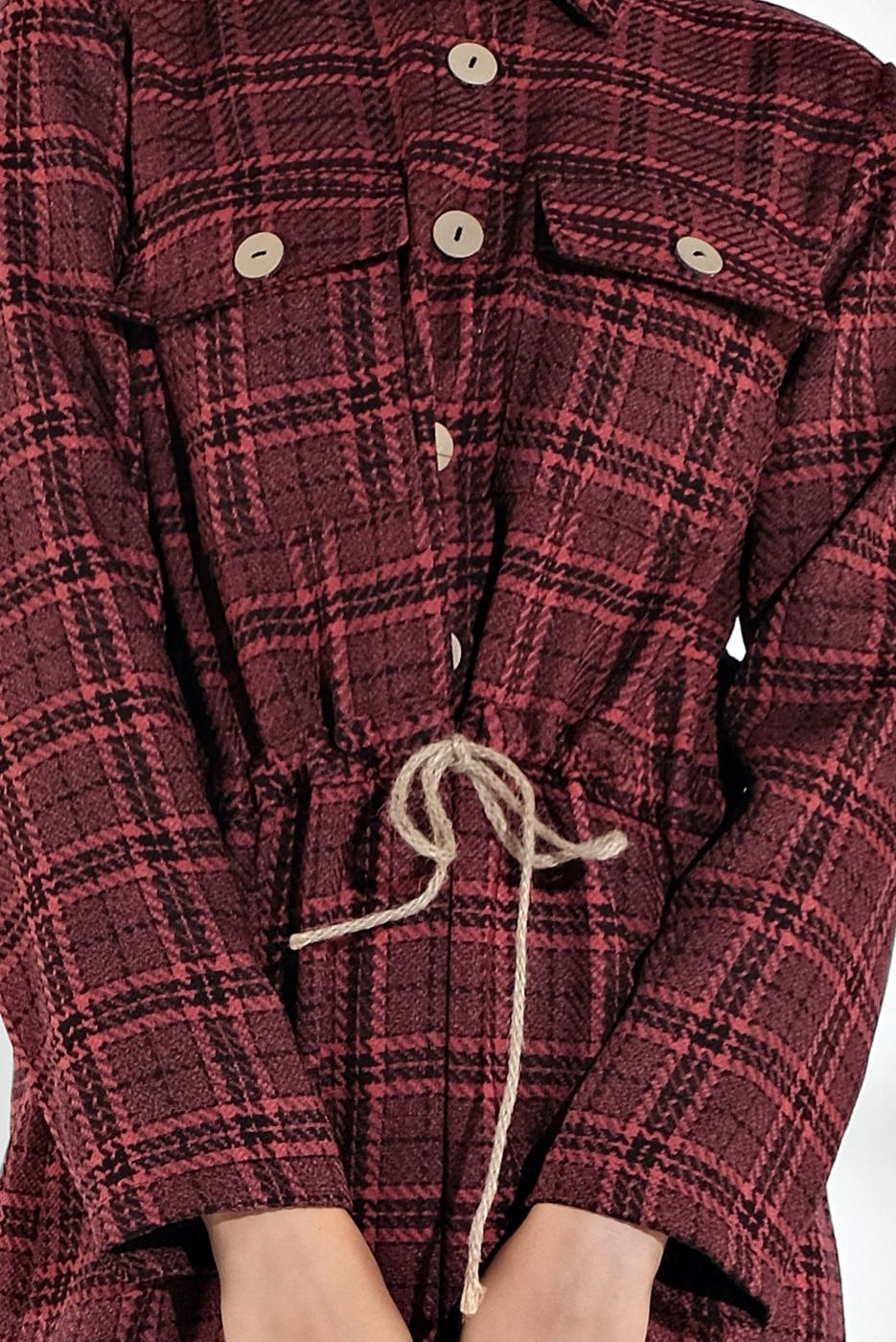 Tesettür giyim BORDO BELİ BÜZGÜLÜ EKOSE DESENLİ ELBİSE 5355