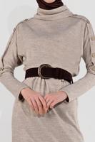 Tesettür giyim BEJ KOL KISMI DÜĞME DETAYLI BELİ BÜZGÜLÜ TRİKO ELBİSE 8206