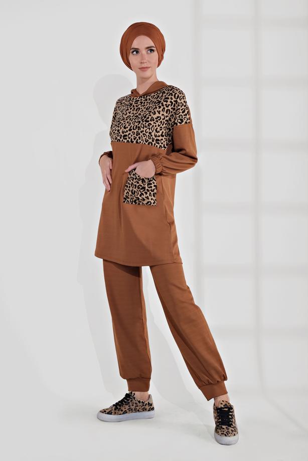Tesettür giyim TABA LEOPAR DESENLİ 2′Lİ EŞOFMAN TAKIM 9855 - TRENDTESETTÜR