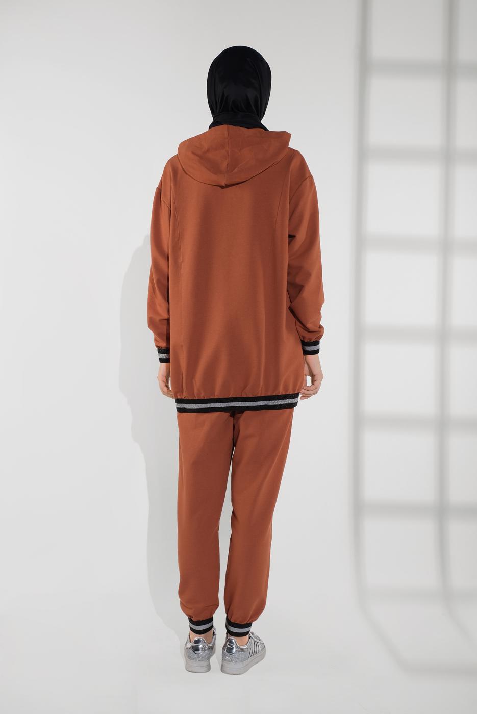 Tesettür giyim TABA KAPÜŞONLU SİMLİ 2′Lİ EŞOFMAN TAKIM 135 