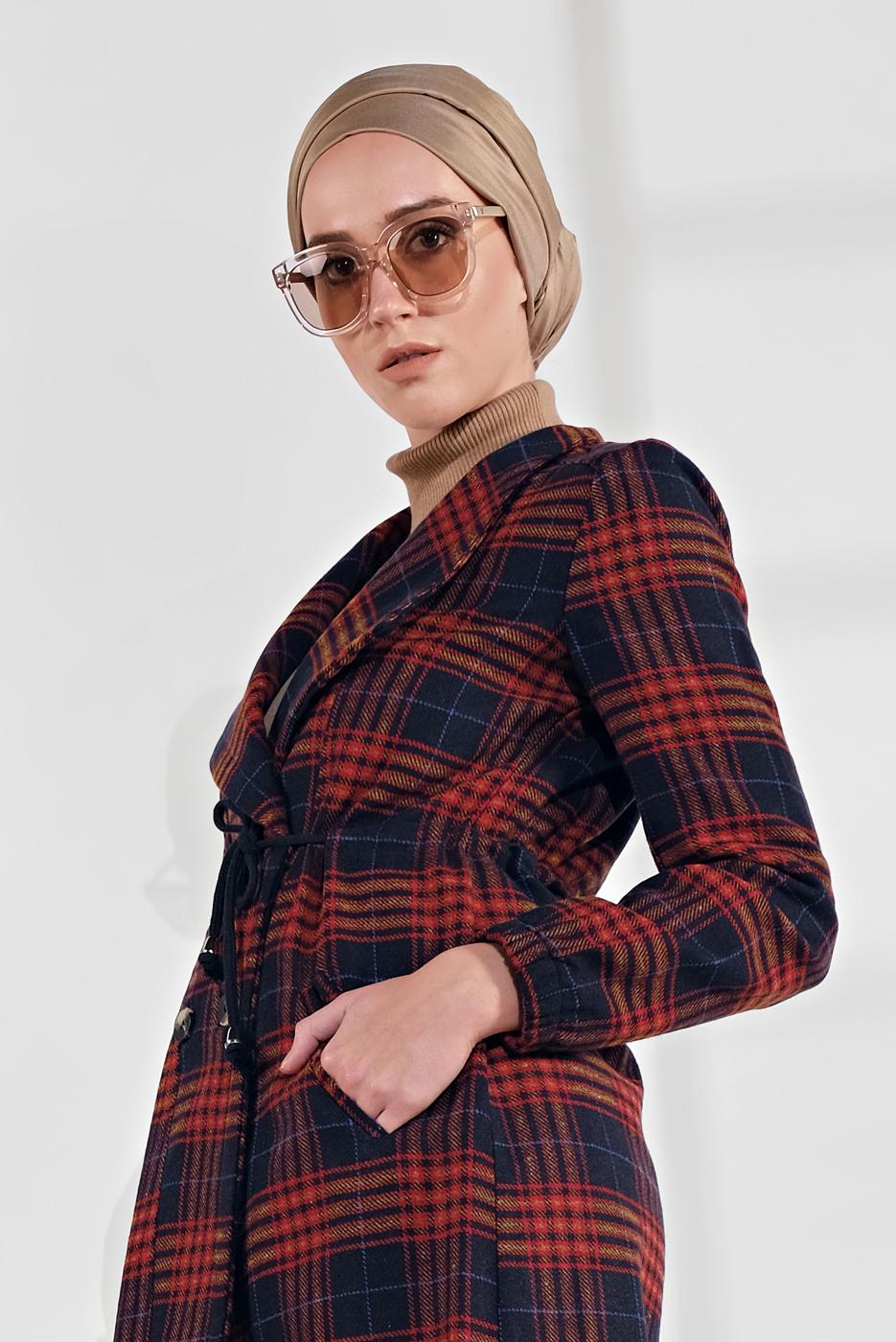 Tesettür giyim LACİVERT EKOSE DESEN BELİ BÜZGÜLÜ KAŞE KABAN 0055 