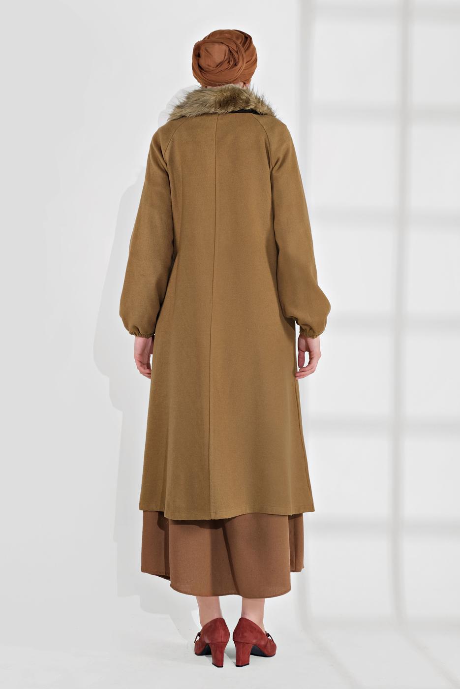 Tesettür giyim TURUNCU YAKASI KÜRK DETAYLI FERMUARLI KAŞE KABAN 1705 