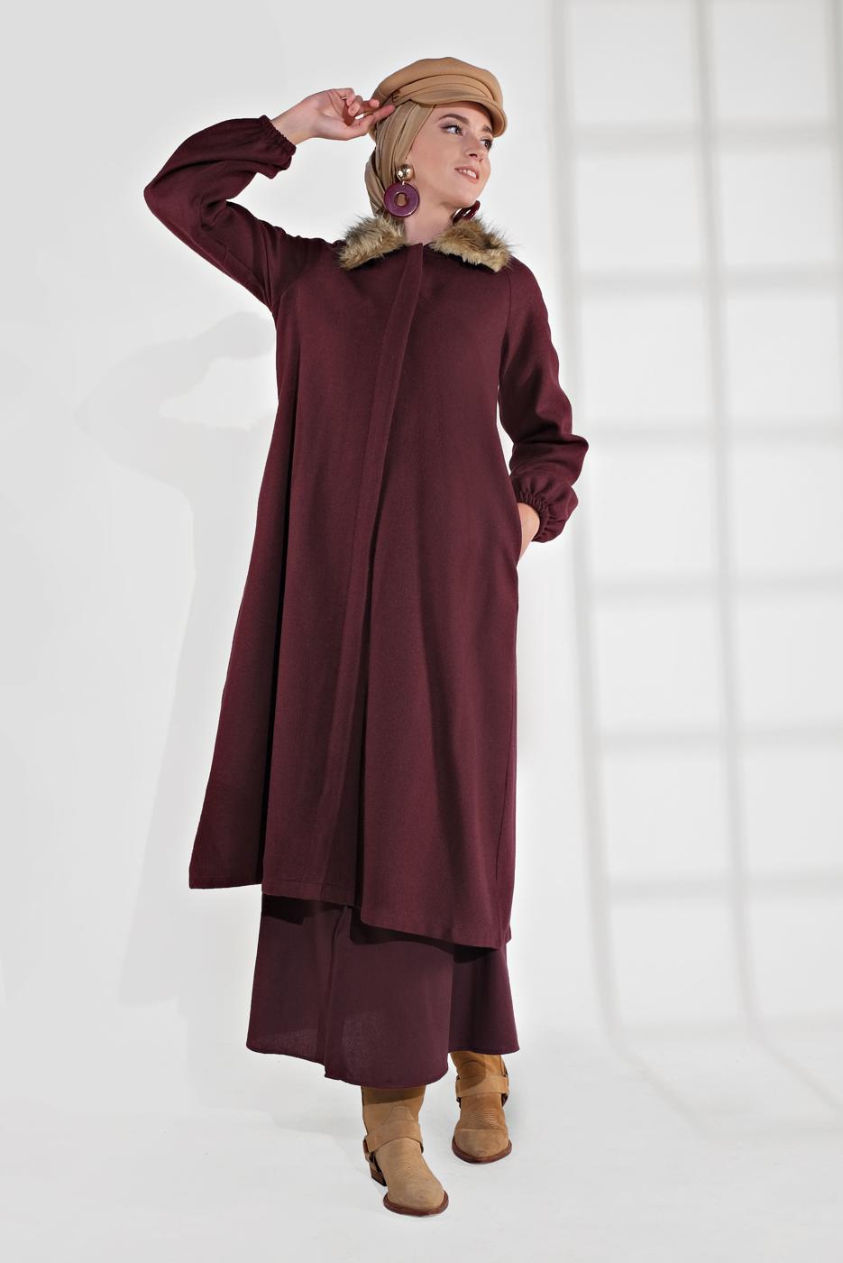 Tesettür giyim BORDO YAKASI KÜRK DETAYLI FERMUARLI KAŞE KABAN 1705 
