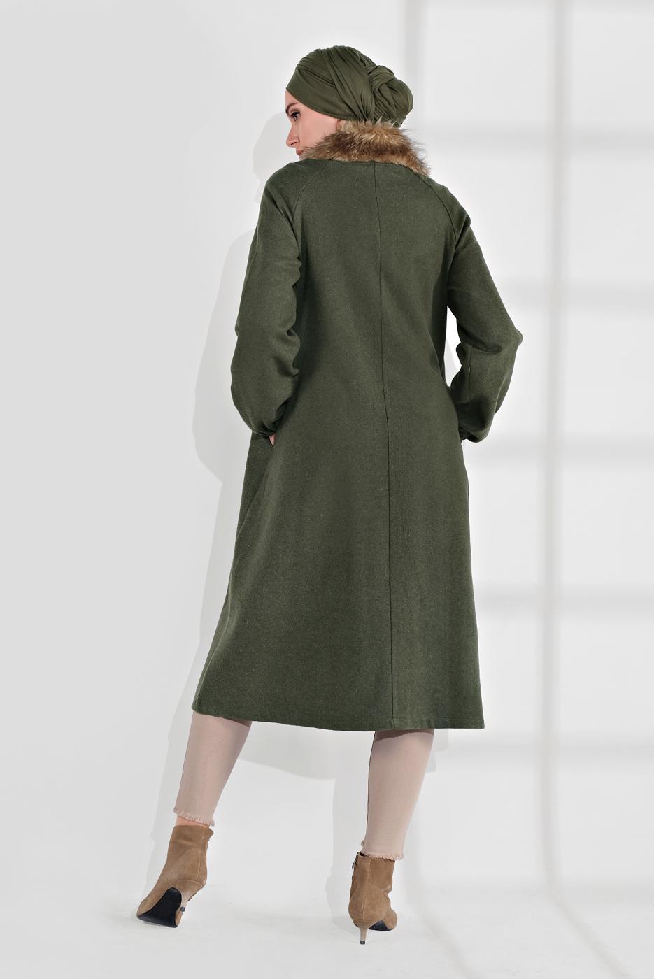 Tesettür giyim HAKİ YAKASI KÜRK DETAYLI FERMUARLI KAŞE KABAN 1705 