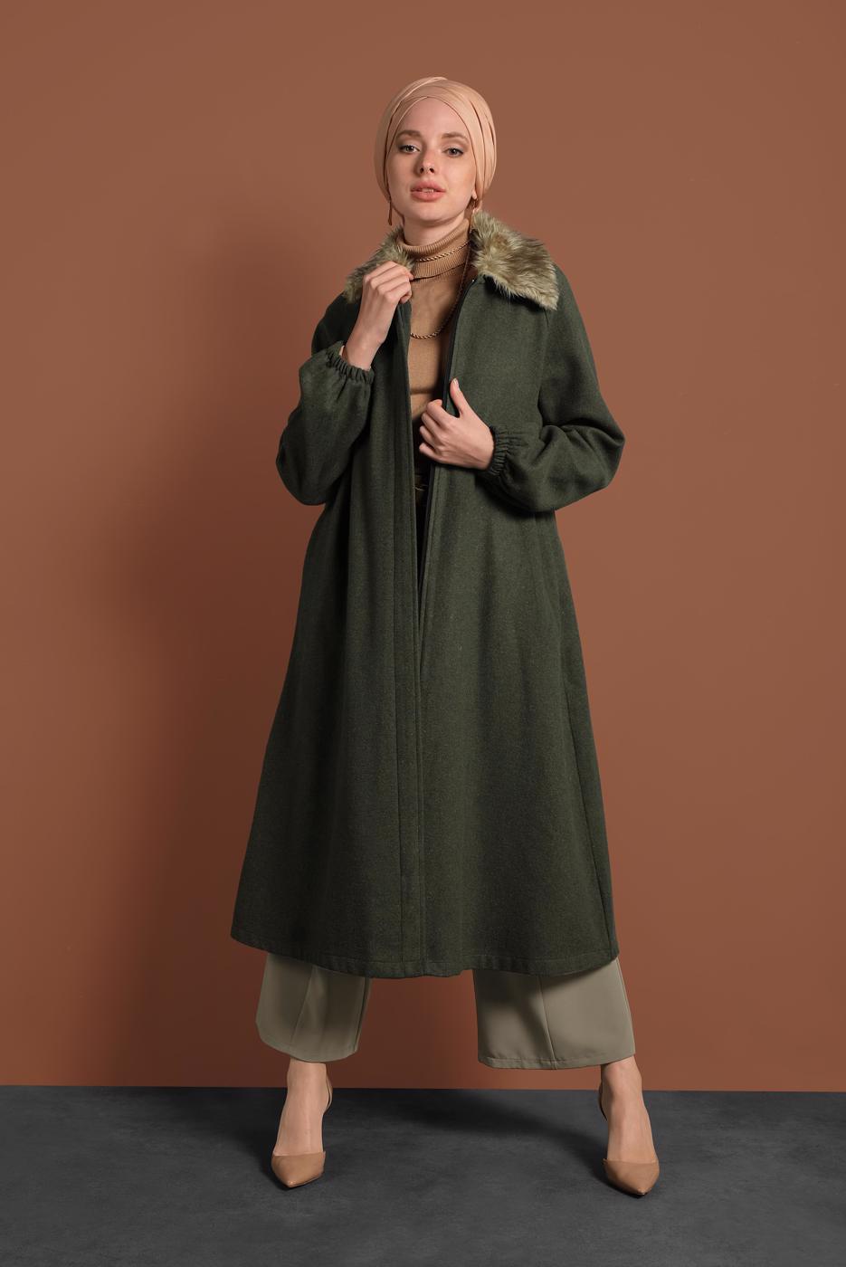 Tesettür giyim HAKİ YAKASI KÜRK DETAYLI FERMUARLI KAŞE KABAN 1705 