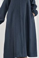Tesettür giyim MAVİ YAKASI KÜRK DETAYLI FERMUARLI KAŞE KABAN 1705 