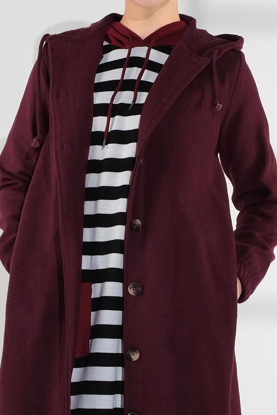 Tesettür giyim BORDO DÜĞMELİ KAPÜŞONLU KAŞE KABAN 3945 