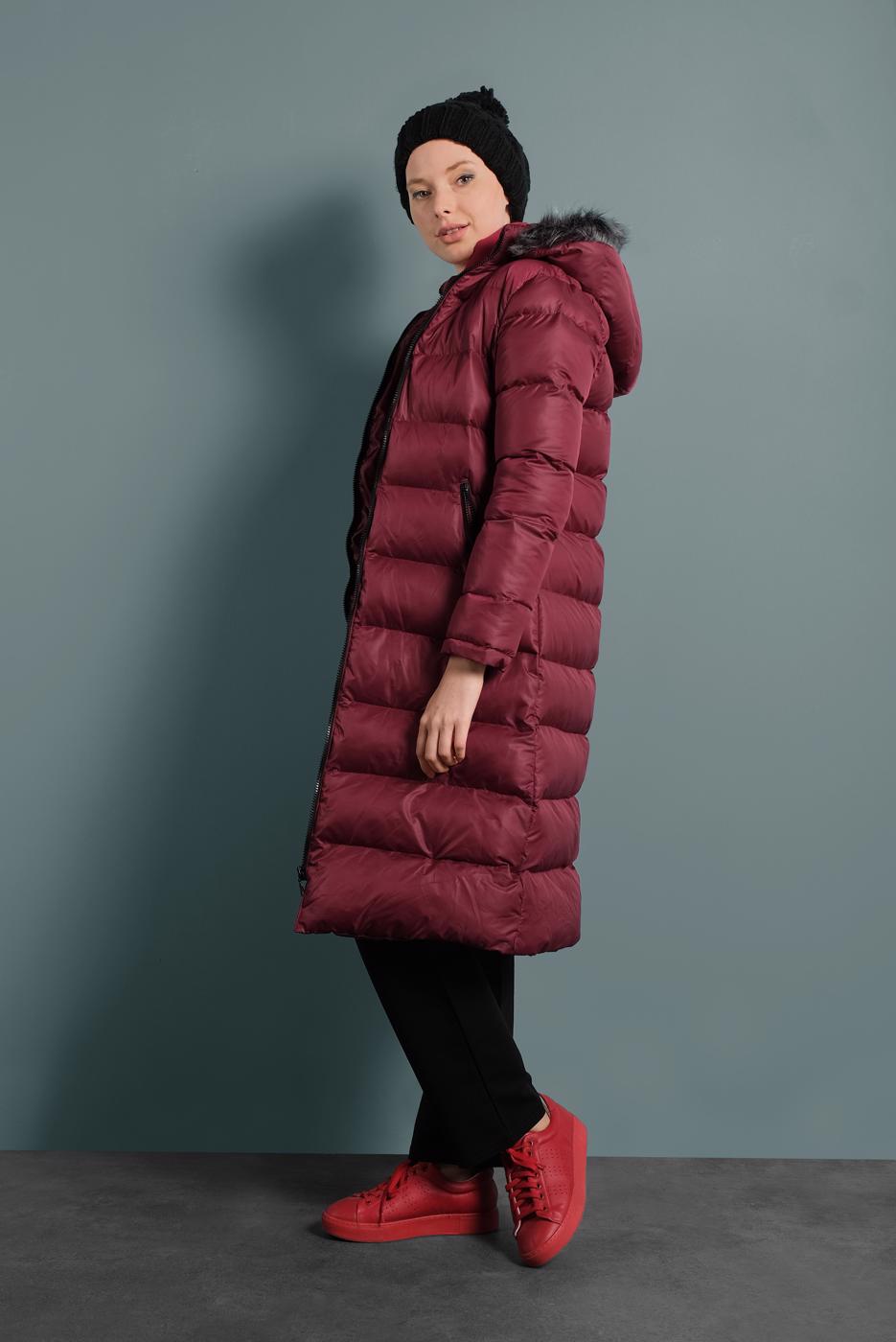 Vêtements hijab ROUGE BORDEAUX MANTEAU À BOUFFANT AVEC CAPUCHE 4021 