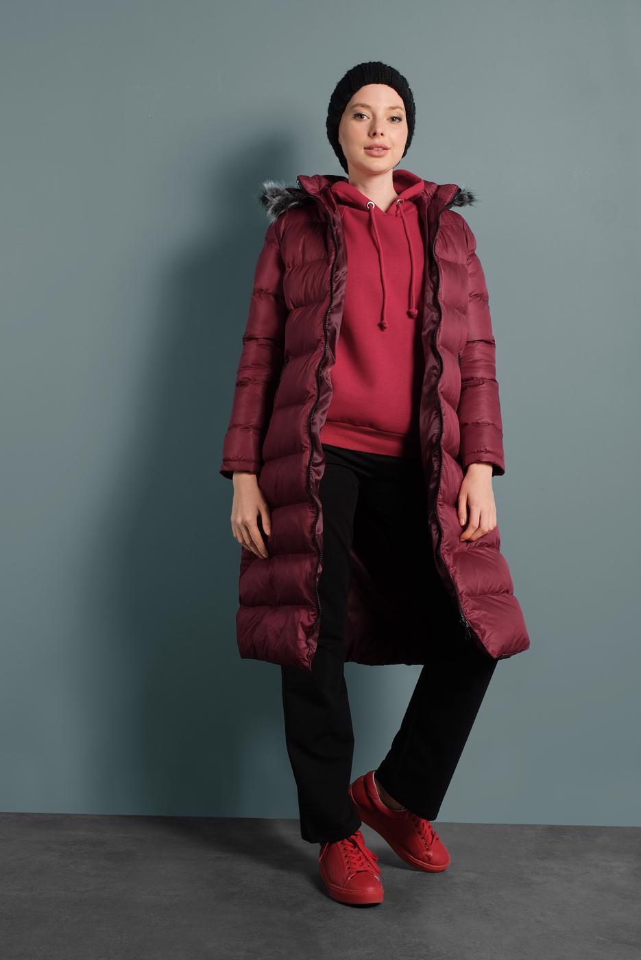 Vêtements hijab ROUGE BORDEAUX MANTEAU À BOUFFANT AVEC CAPUCHE 4021 