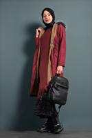 Vêtements hijab ROUGE BORDEAUX MANTEAU DE FOURRURE À TAILLE-BOUILLONNÉE AVEC CAPUCHE 5021 