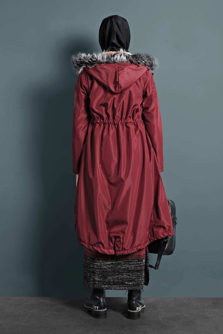 Vêtements hijab ROUGE BORDEAUX MANTEAU DE FOURRURE À TAILLE-BOUILLONNÉE AVEC CAPUCHE 5021 