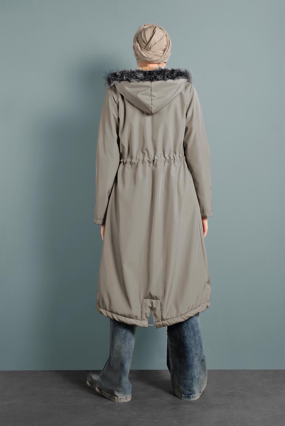 Vêtements hijab BEIGE MANTEAU DE FOURRURE À TAILLE-BOUILLONNÉE AVEC CAPUCHE 5021 