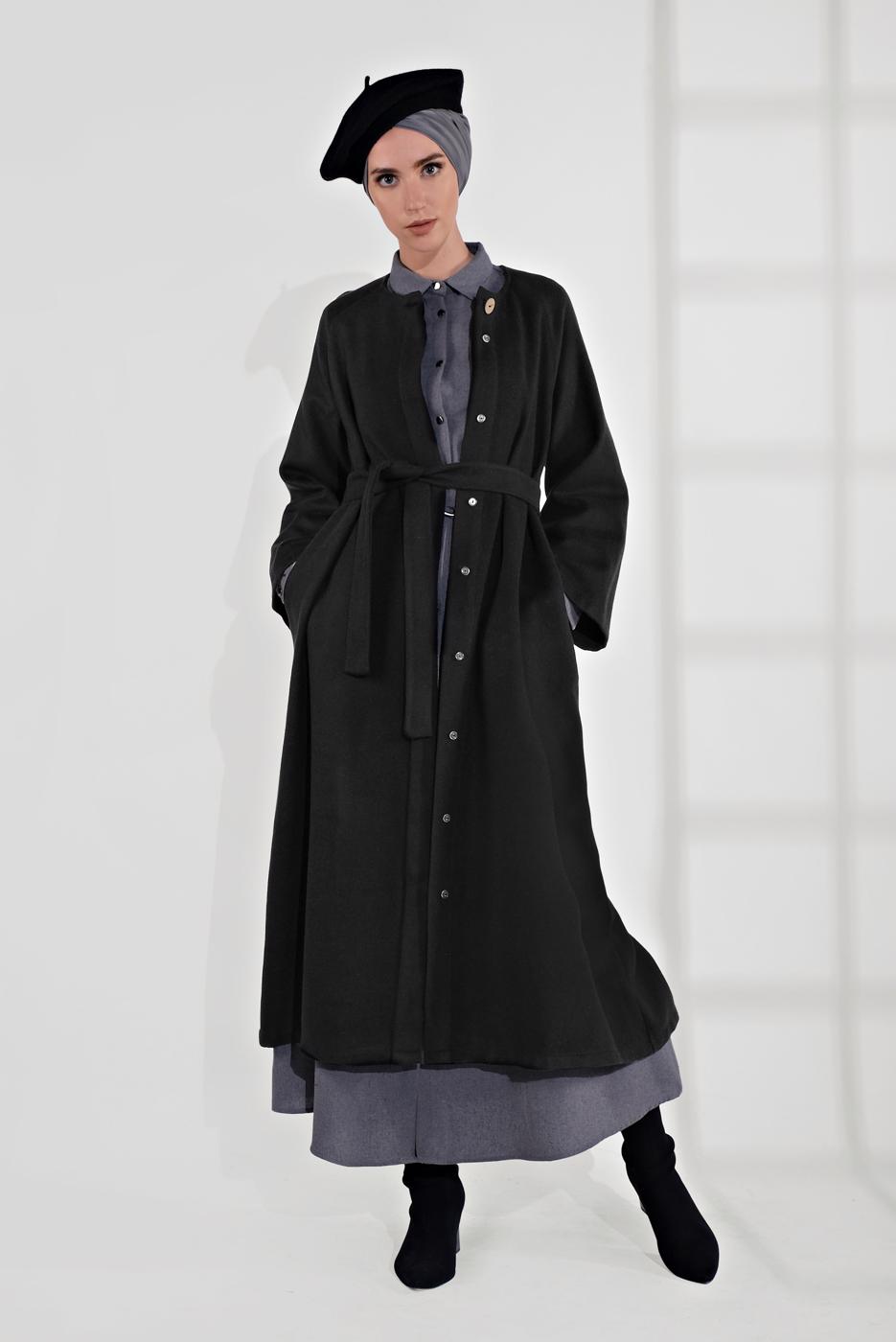 Tesettür giyim SİYAH BELİ KUŞAKLI ÇITÇITLI KABAN 7605