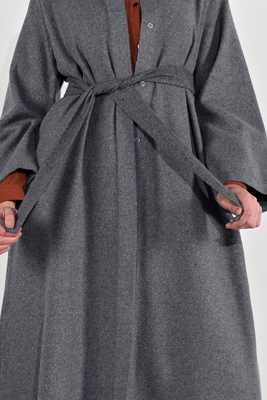 Tesettür giyim GRİ BELİ KUŞAKLI ÇITÇITLI KABAN 7605