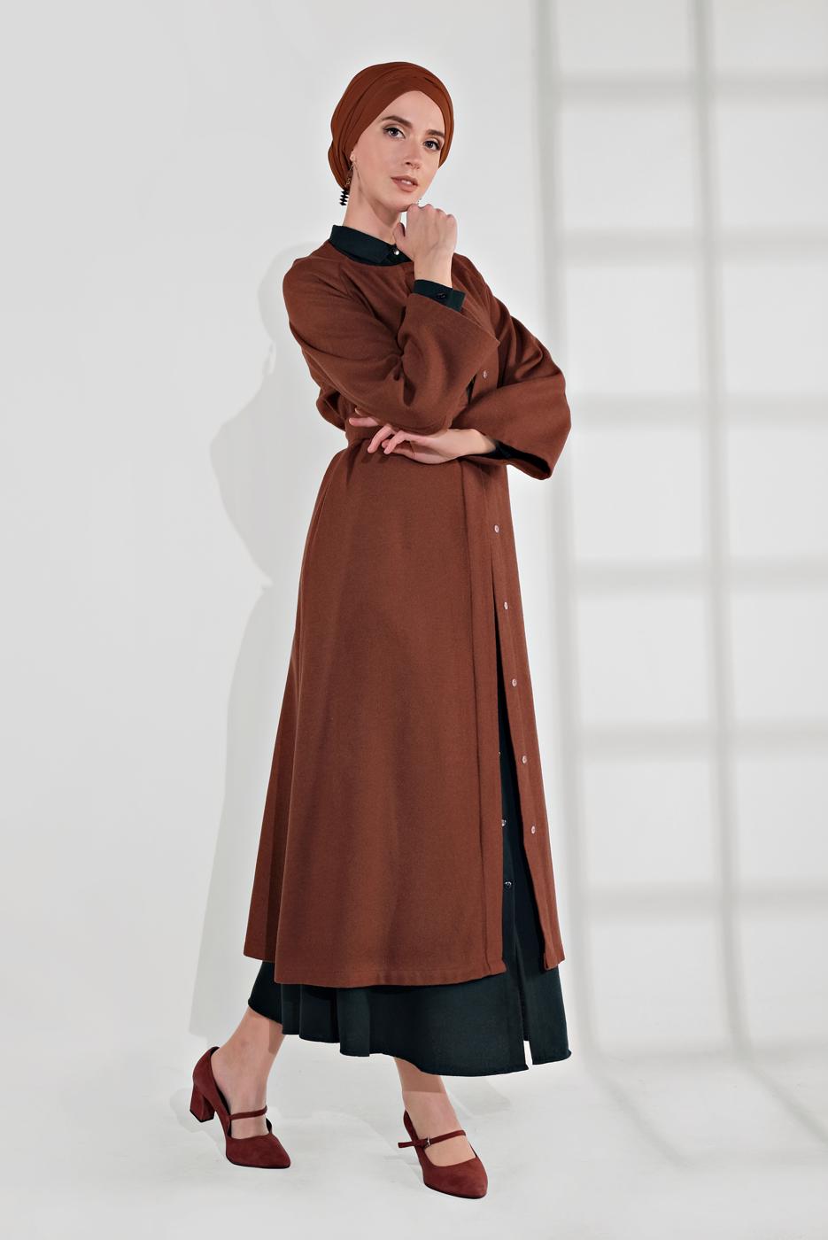 Tesettür giyim KAHVE BELİ KUŞAKLI ÇITÇITLI KABAN 7605