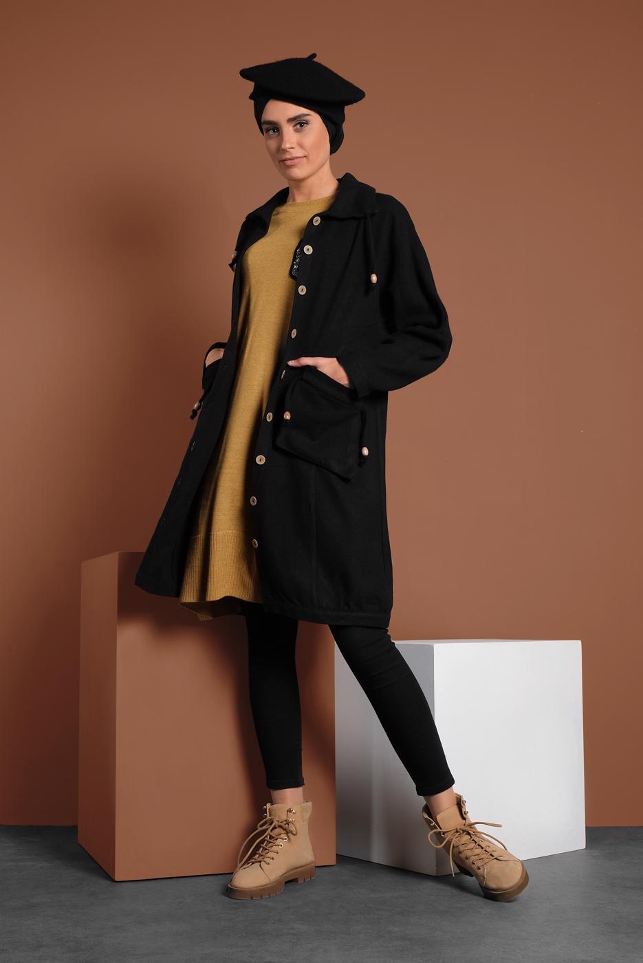 Tesettür giyim SİYAH BAĞCIK DETAYLI DÜĞMELİ  KABAN 7638