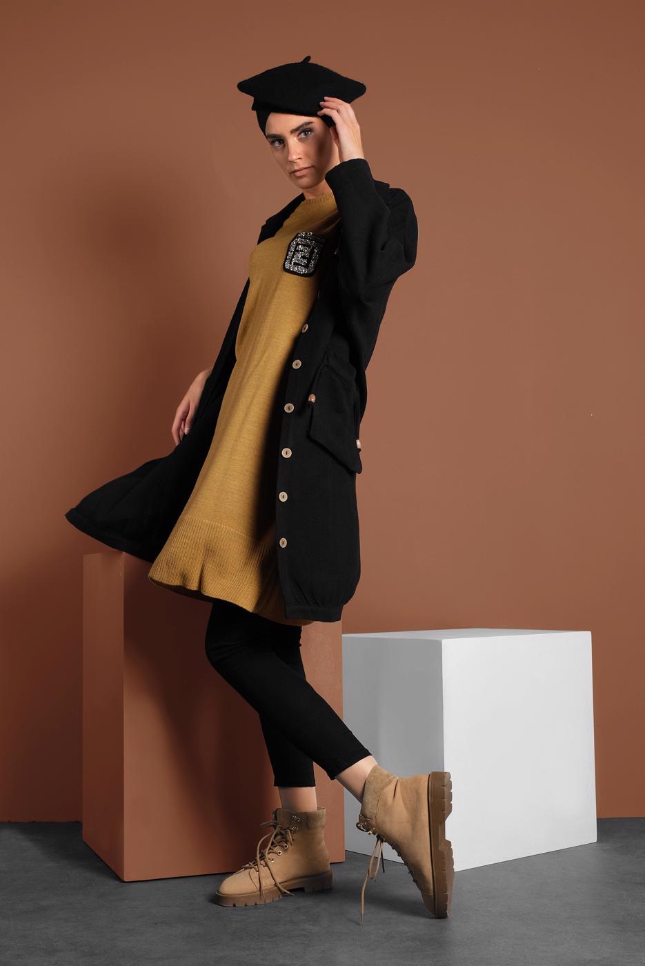 Tesettür giyim SİYAH BAĞCIK DETAYLI DÜĞMELİ  KABAN 7638