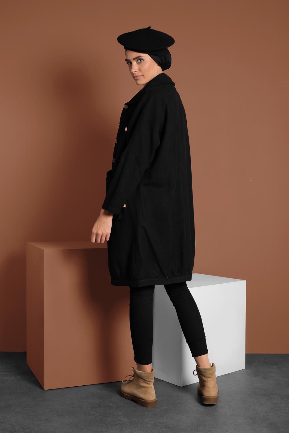 Tesettür giyim SİYAH BAĞCIK DETAYLI DÜĞMELİ  KABAN 7638