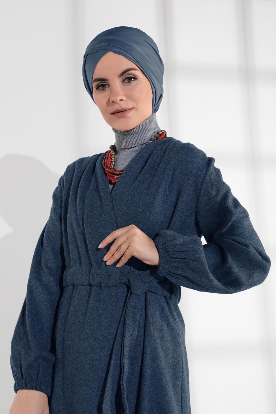 Tesettür giyim MAVİ BELDEN BAĞLAMALI MANŞETLERİ LASTİKLİ KAŞE KABAN 9045 