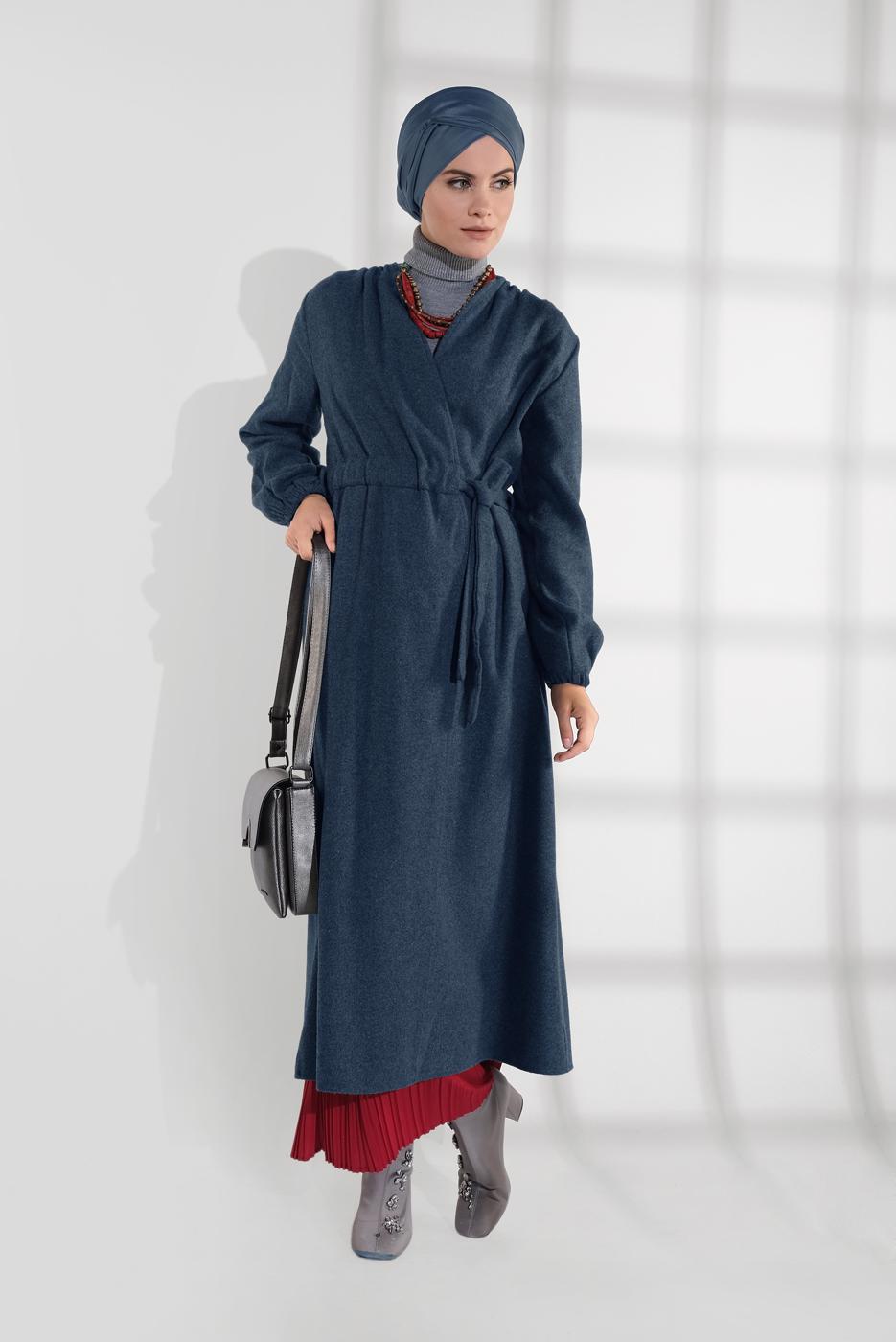 Tesettür giyim MAVİ BELDEN BAĞLAMALI MANŞETLERİ LASTİKLİ KAŞE KABAN 9045 