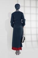 Tesettür giyim MAVİ BELDEN BAĞLAMALI MANŞETLERİ LASTİKLİ KAŞE KABAN 9045 