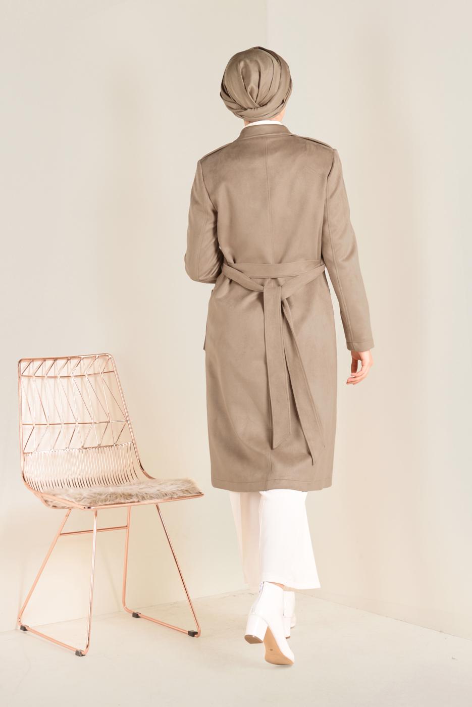 Tesettür giyim BEJ CEPLERİ PÜSKÜL DETAYLI SÜET KABAN 9776 