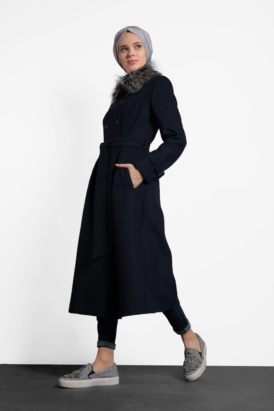 Tesettür giyim LACİVERT BELİ KUŞAKLI YAKASI KÜRKLÜ KAŞE KABAN 9783 