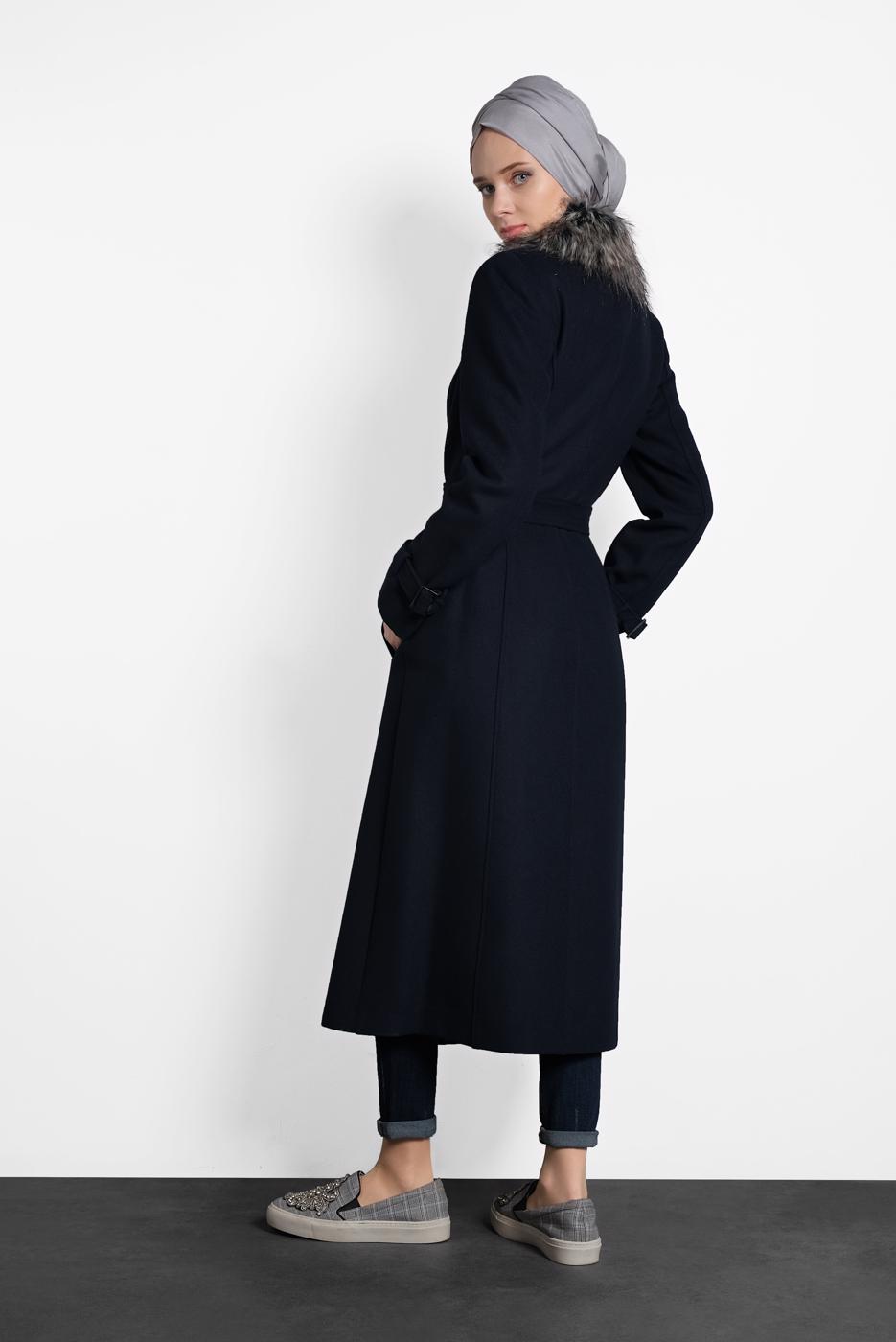 Tesettür giyim LACİVERT BELİ KUŞAKLI YAKASI KÜRKLÜ KAŞE KABAN 9783 