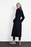 Tesettür giyim LACİVERT BELİ KUŞAKLI YAKASI KÜRKLÜ KAŞE KABAN 9783 