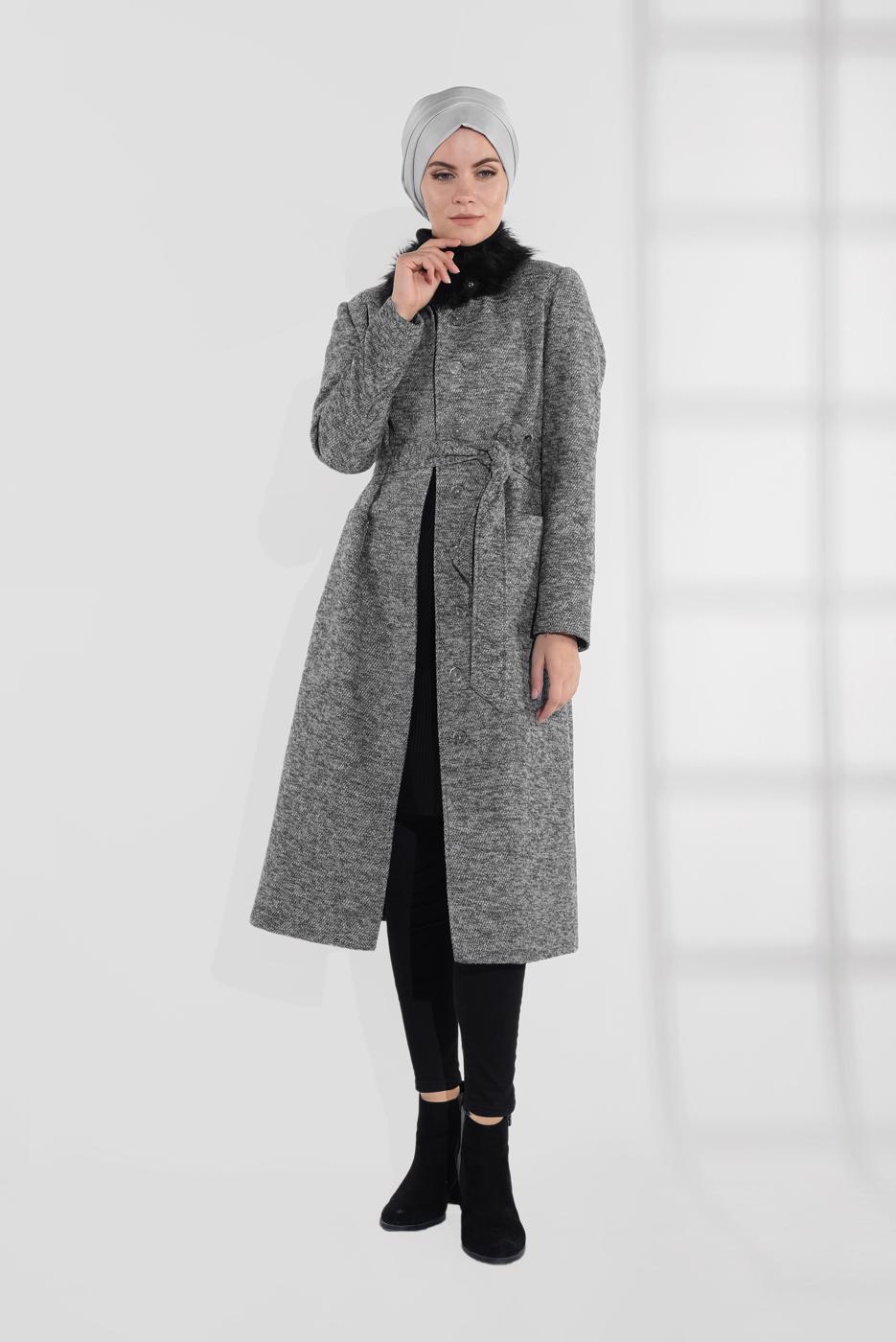 Tesettür giyim GRİ YAKASI KÜRKLÜ GİZLİ DÜĞMELİ KABAN 9790 