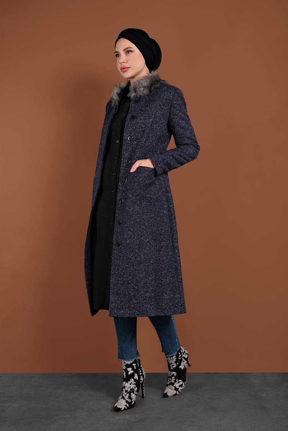 Tesettür giyim LACİVERT YAKASI KÜRKLÜ GİZLİ DÜĞMELİ KABAN 9790 