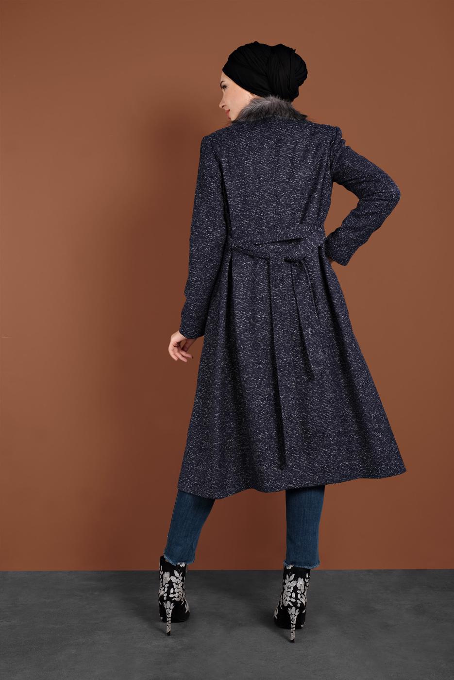 Tesettür giyim LACİVERT YAKASI KÜRKLÜ GİZLİ DÜĞMELİ KABAN 9790 