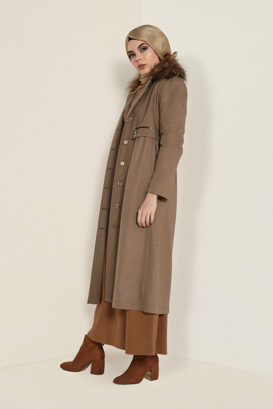 Tesettür giyim KAHVE YAKASI SUNİ KÜRK DETAYLI KABAN 9796 