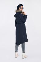 Tesettür giyim LACİVERT KAPÜŞONU KÜRKLÜ KEMERLİ KABAN 9824