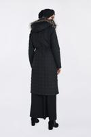 Tesettür giyim SİYAH KAPÜŞONU KÜRKLÜ YANLARI FERMUAR DETAYLI KABAN 9825