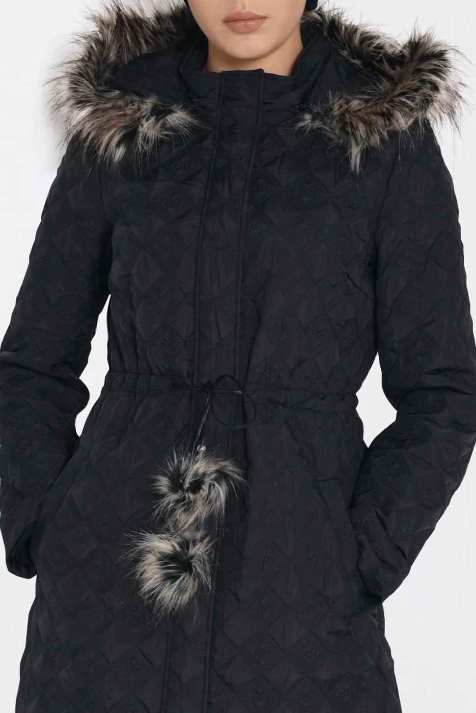 Tesettür giyim SİYAH KAPÜŞONU KÜRKLÜ YANLARI FERMUAR DETAYLI KABAN 9825