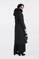 Tesettür giyim SİYAH KAPŞONU KÜRKLÜ FERMUARLI KABAN 9827