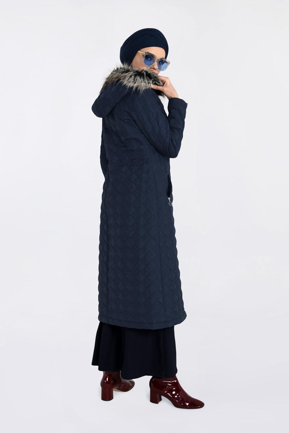 Tesettür giyim LACİVERT KAPŞONU KÜRKLÜ FERMUARLI KABAN 9827
