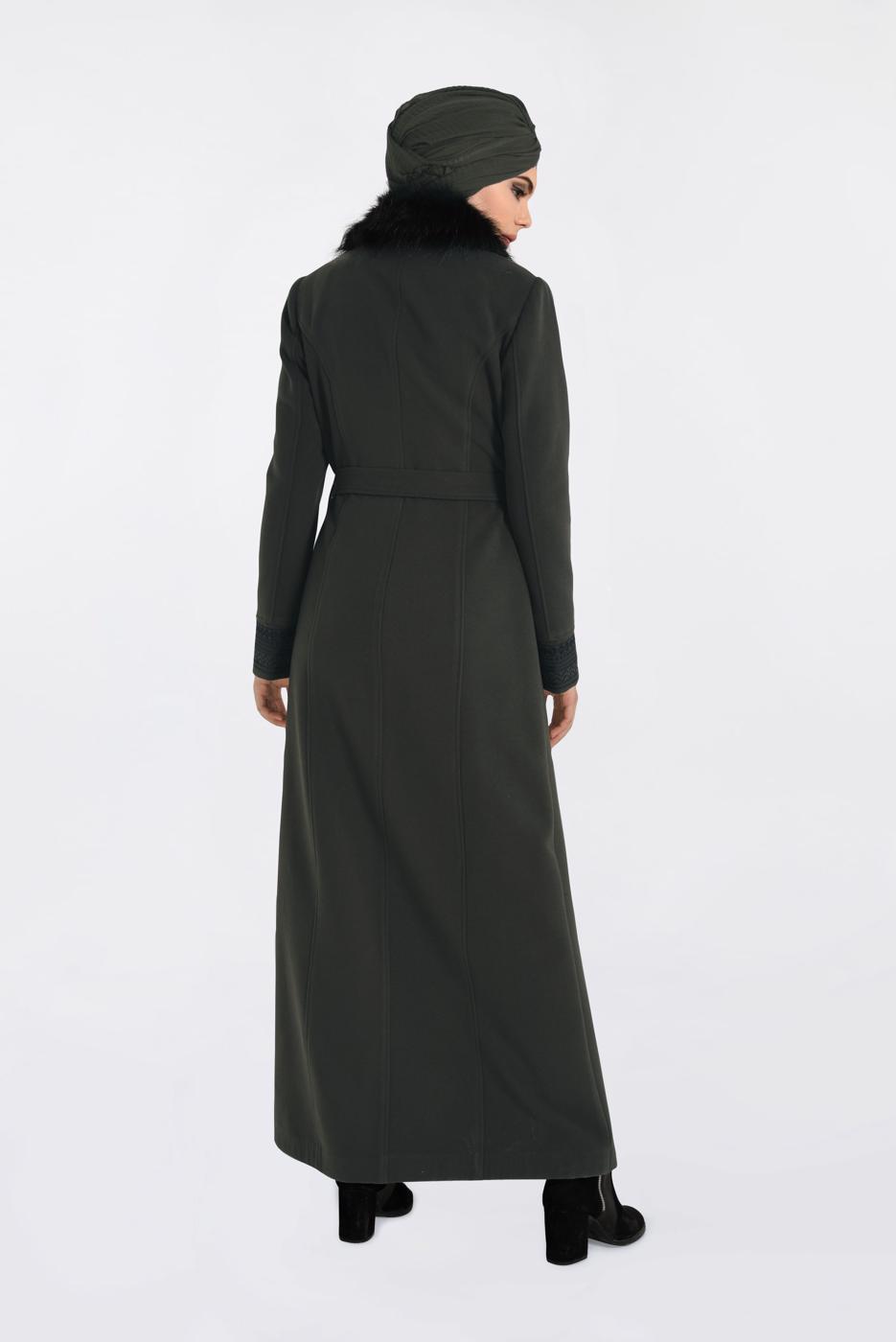 Tesettür giyim HAKİ YAKASI KÜRKLÜ İŞLEMELİ UZUN KAŞE MANTO 9769