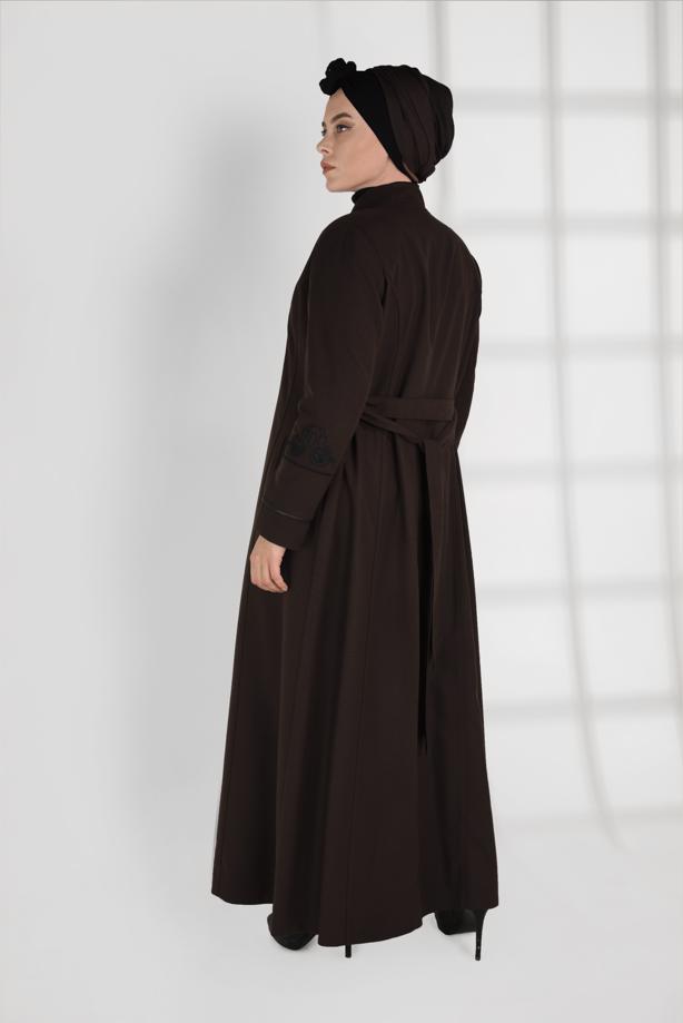 Tesettür giyim KAHVE ALVİNA DÜĞMELİ KEMERLİ KAŞE MANTO 9773  - TRENDTESETTÜR