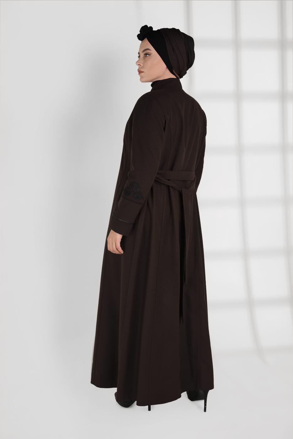 Tesettür giyim KAHVE ALVİNA DÜĞMELİ KEMERLİ KAŞE MANTO 9773 