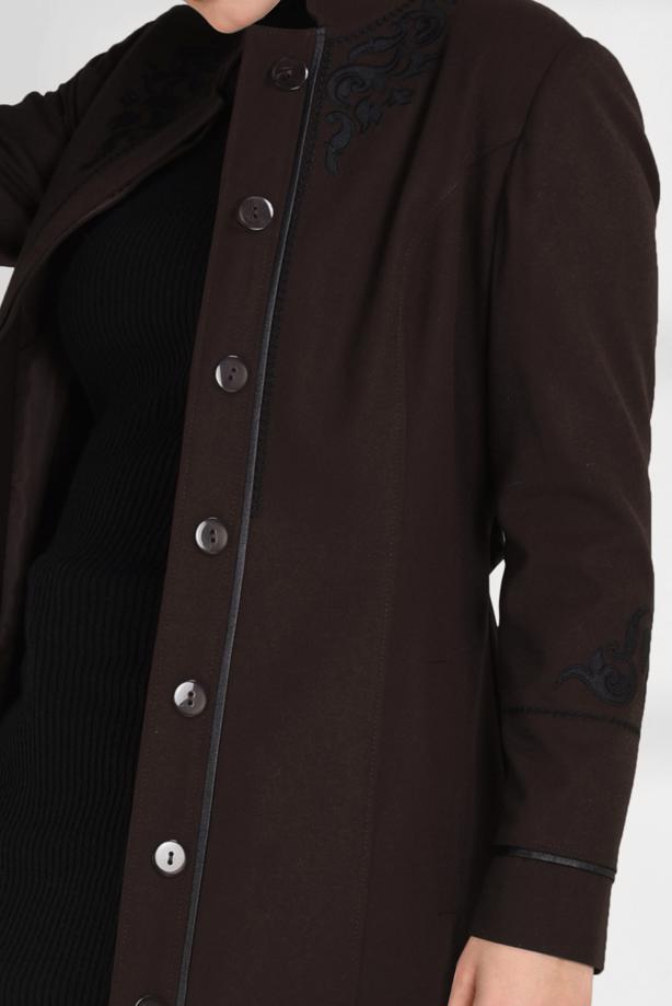 Tesettür giyim KAHVE ALVİNA DÜĞMELİ KEMERLİ KAŞE MANTO 9773  - TRENDTESETTÜR