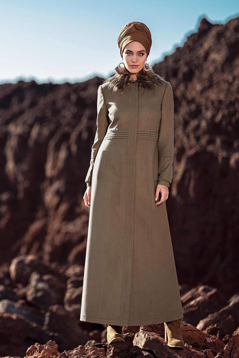 Tesettür giyim BEJ YAKASI KÜRK DETAYLI KAŞE MANTO 9789 