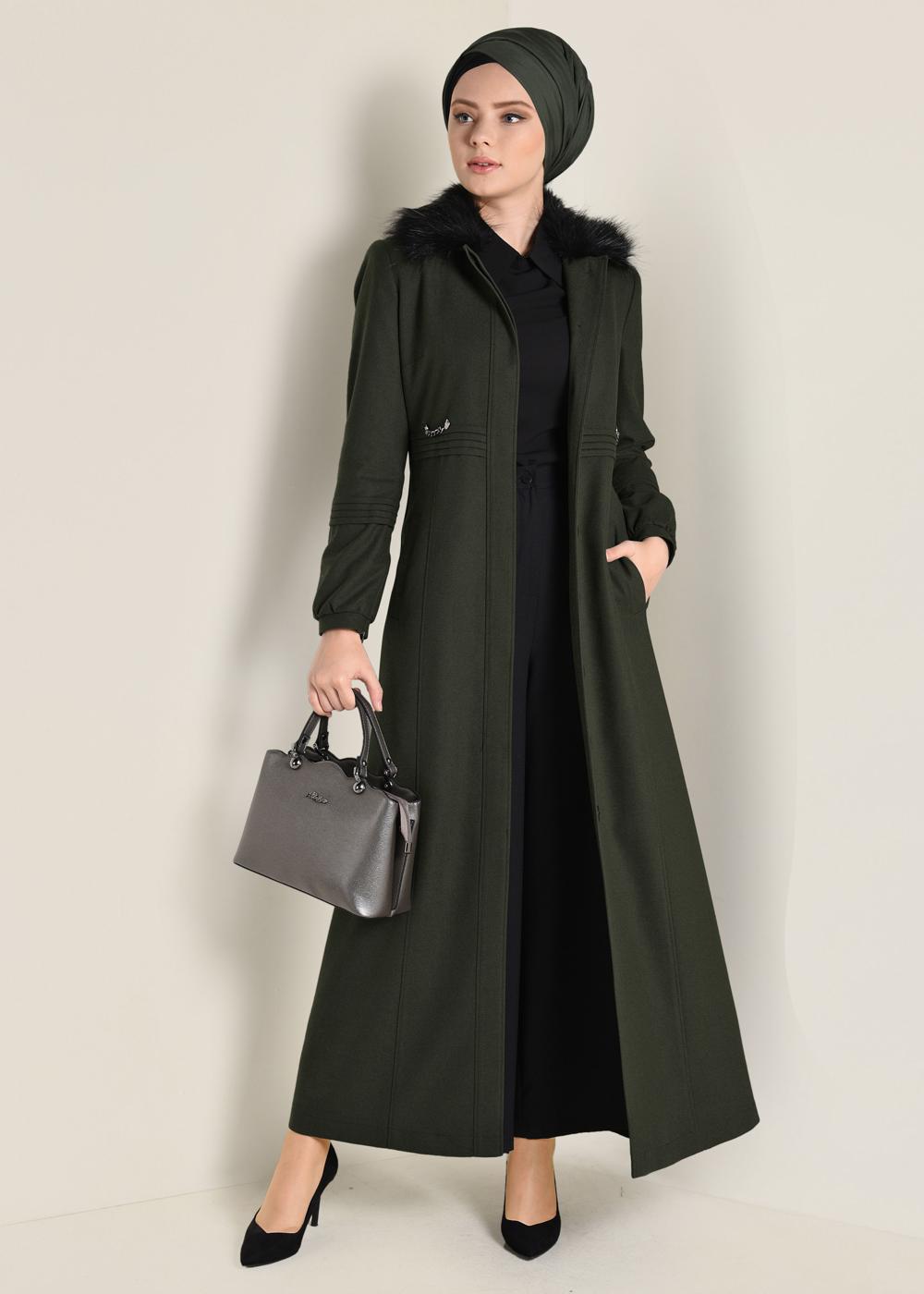 Tesettür giyim HAKİ YAKASI KÜRK DETAYLI KAŞE MANTO 9789 