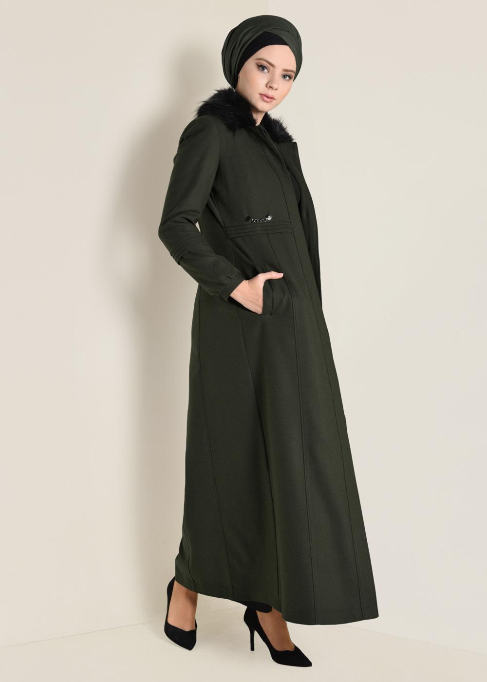 Tesettür giyim HAKİ YAKASI KÜRK DETAYLI KAŞE MANTO 9789 