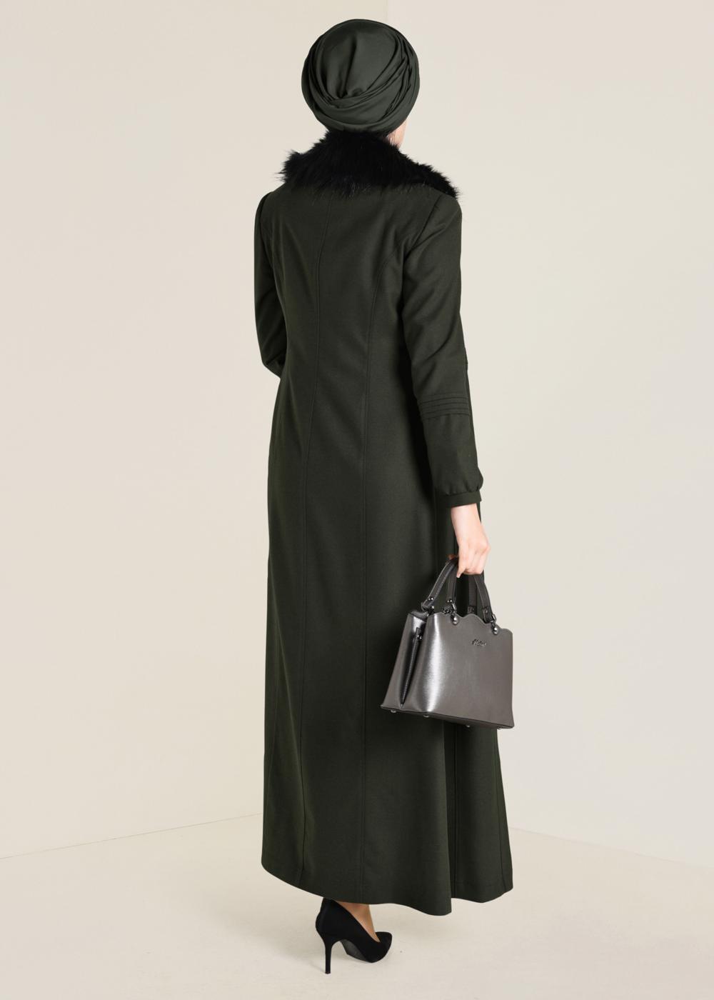 Tesettür giyim HAKİ YAKASI KÜRK DETAYLI KAŞE MANTO 9789 