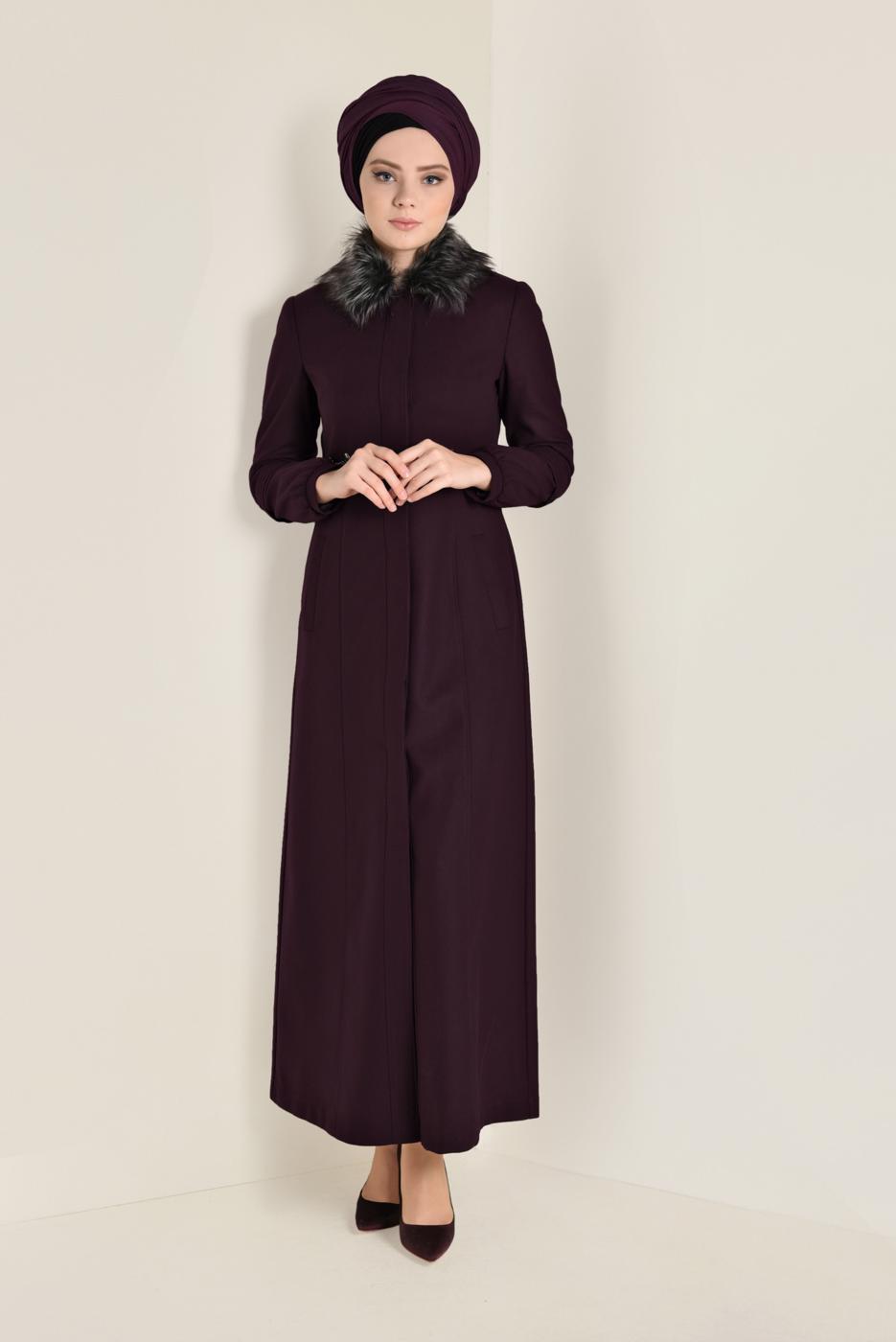 Tesettür giyim BORDO YAKASI KÜRK DETAYLI KAŞE MANTO 9789 
