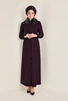 Tesettür giyim BORDO YAKASI KÜRK DETAYLI KAŞE MANTO 9789 