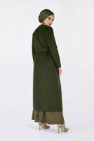 Tesettür giyim HAKİ ALVİNA DÜĞMELİ KEMERLİ KAŞE MANTO 9817 